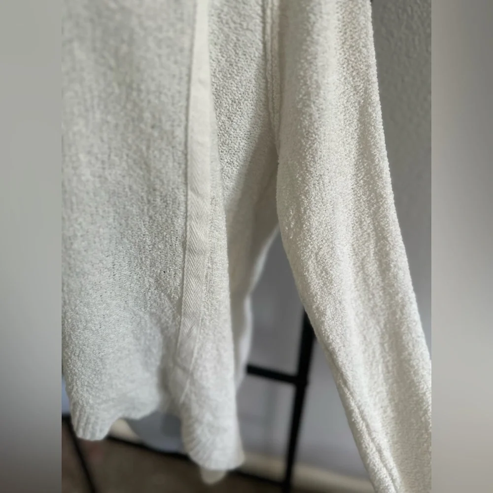 Free People Ivory Cream Off-the-Shoulder Relaxed Sweater. Size: Large.